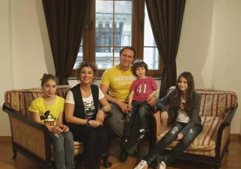 Familia Anei Maria Prodan, terorizată de camerele care-i urmăresc pe toţi pas cu pas!