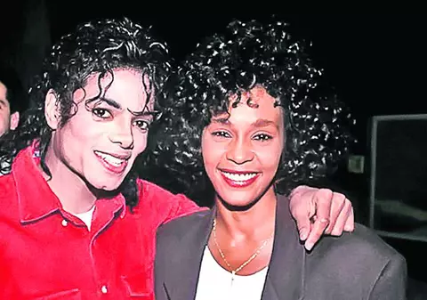 Presa Britanică: Michael Jackson s-a iubit pe ascuns cu Whitney Houston!