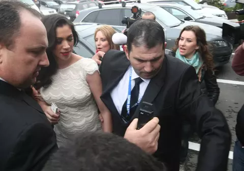 Uite cele mai frumoase ţinute pe care le-au avut invitaţii la nunta lui Pepe! | FOTO