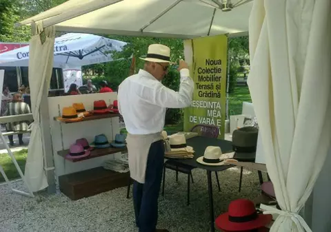 Copos şi-a cumpărat pălărie de soare