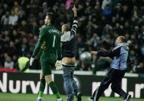 Suporterii care au intrat pe teren la meciul Pandurii - Steaua, cercetaţi penal