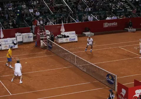 SHOW LA TENIS! Ilie Năstase şi...Silvia i-au ţinut piept lui McEnroe într-un super demonstrativ | FOTO