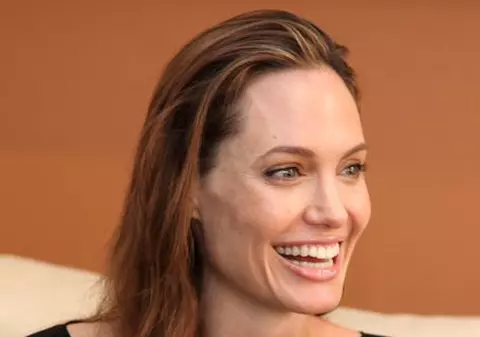 Angelina Jolie, numită cetăţean de onoare al oraşului Sarajevo