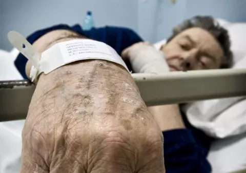 Pacienţii îşi pot căuta loc de veci! Noua lege a Sănătăţii oferă un pachet minim de servicii medicale