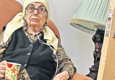 "Chiar trebuie să mor pentru că sunt săracă?" Povestea dureroasă a femeii care nu are bani pentru medicamentele care o ţin în viaţă