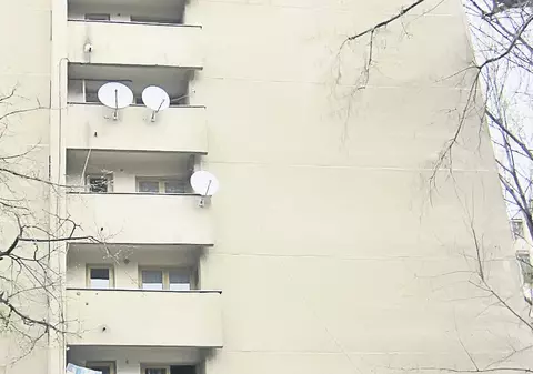 Ăsta e blocul sinucigaşilor!