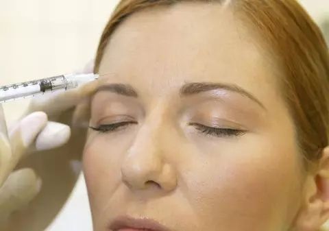 Injecţiile cu Botox reduc intensitatea migrenelor