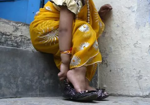 India: O fetiţă de trei luni a fost omorâtă în bătaie de tatăl ei care şi-ar fi dorit un băiat