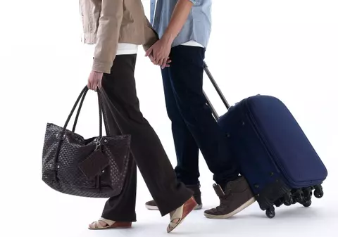 Tinerii români vor să părăsească oraşul în care locuiesc |STUDIU
