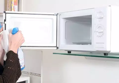 Află cum îţi distruge cuptorul cu microunde sănătatea 