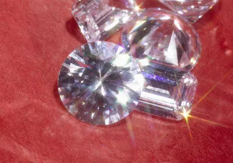 Un diamant vechi de 400 de ani, scos la licitație pentru 4 milioane de dolari