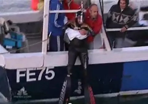 INCREDIBIL! Un francez fără braţe şi fără picioare va înota în jurul lumii | VIDEO