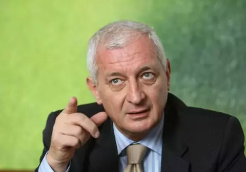 Frunda dă scaunul de senator pe cel de primar