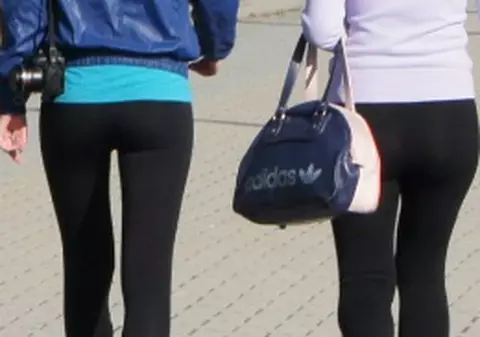 Priveşte bine imaginea şi decide. Ce femeie alegi? | SONDAJ