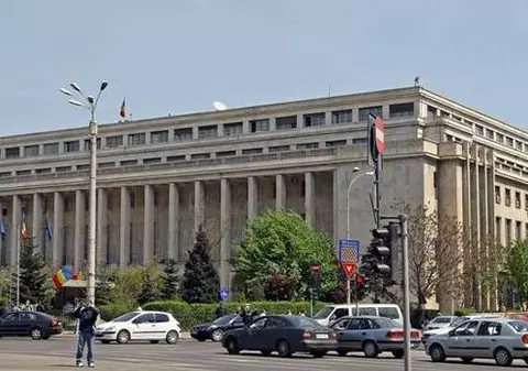 Efectele moţiunii: FMI ÎNTRERUPE NEGOCIERILE cu România după căderea Cabinetului Ungureanu
