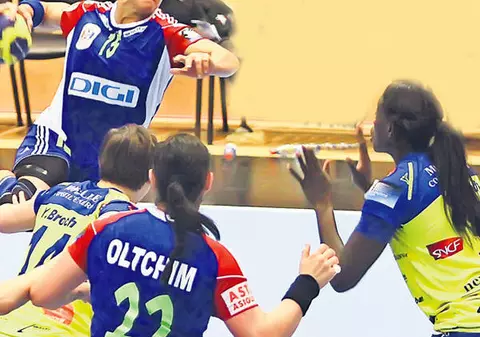 Rezultat la pauză: Oltchim – Gyor 13-17. Româncele revin incredibil şi conduc conduc: 21-19