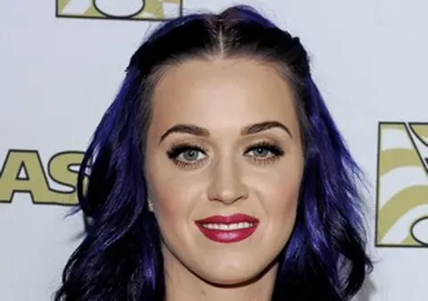 Katy Perry a avut probleme cu rochia | FOTO