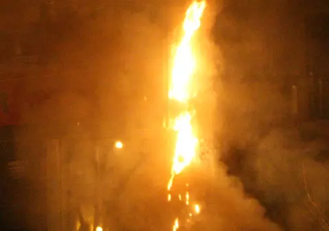 Un sucevean şi-a dat foc la casă, lăsându-şi familia pe drumuri