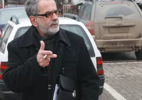 Ion Manole, blesteme de la mormântul Mădălinei: "Să-i ardă focul! Securiștii, comuniștii și anticriștii mi-au omorât fata!"