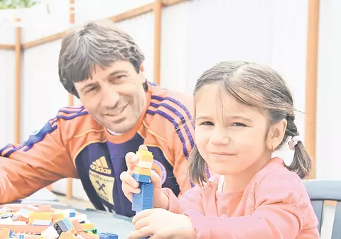 Iosif Rotariu a renunţat la postul de antrenor la FC Bihor, pentru a avea grijă de Kassandra, fiica lui adoptivă