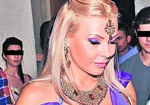 Jasmine: ”La prima petrecere m-am îmbătat și am dansat pe mese”