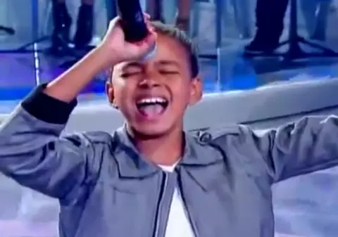 Puştiul cu VOCE DUMNEZEIASCĂ! Ascultă-l pe cel numit NOUL MICHAEL JACKSON şi vei plânge de emoţie | VIDEO SENZAŢIONAL