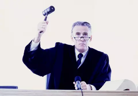 Caz unic! A cerut despăgubiri fiindcă l-a înşelat nevasta