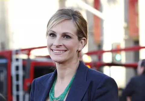 Julia Roberts are un cadou de nuntă inedit pentru Brad Pitt şi Angelina Jolie