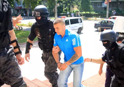 Ani grei de puşcărie pentru ucigaşii unui valutist din Suceava