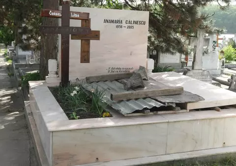 Groparii au pregătit mormântul în care va fi înhumat Luca Călinescu | FOTO