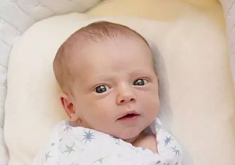 Uite prima fotografie cu băiețelul actriței Hilary Duff! | FOTO