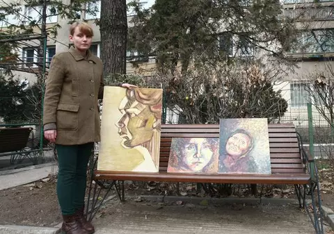 Un Paşte trist pentru o tânără artistă! Face Sărbătorile în patul din garsonieră