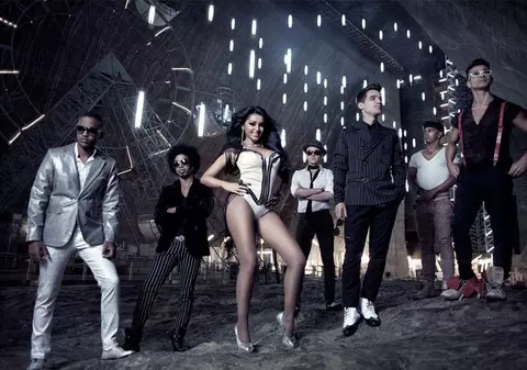 Mandinga cântă împreună cu Smiley şi Alex Velea, în garajul Europa FM