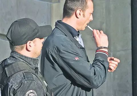 Max Bălăşescu, mort după ţigară înainte de a apărea în faţa magistraţilor!