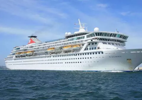 Copia TITANICULUI pleacă azi în croazieră! Un afacerist român şi soţia lui ocupă cel mai luxos apartament de pe navă