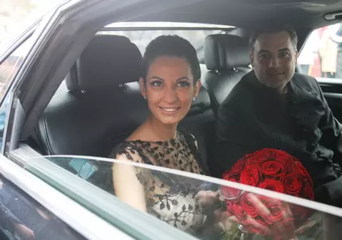 PETRECERE DE COŞMAR pentru NICOLETA LUCIU! Taie moţul băieţilor şi rupe turta fetei, în PLIN SCANDAL cu soţul ei