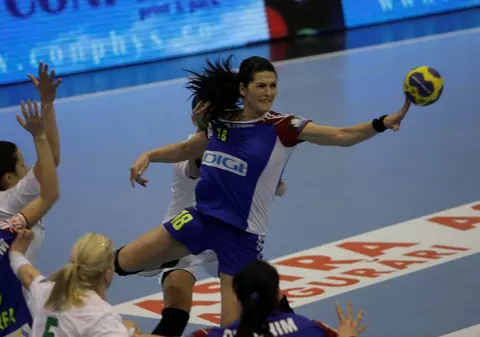 Oltchim a reuşit o victorie de senzaţie cu Gyor, în manşa tur a semifinalelor Ligii, scor 35-31