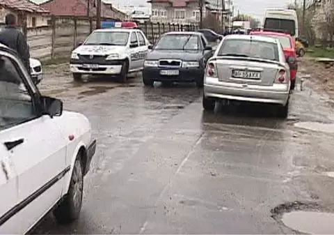 Protest în Argeş! Oamenii din Poiana Lacului s-au revoltat împotriva drumurilor proaste