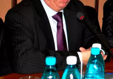 Încă un pedelist îl părăseşte pe Boc