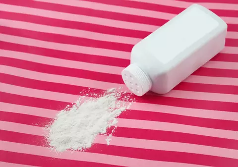 SURPRINZĂTOR! 4 întrebuinţări ciudate ale pudrei pentru bebeluşi