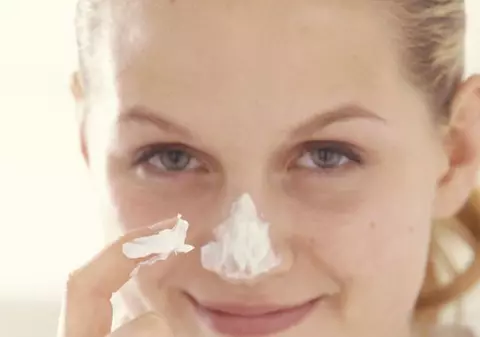 Punctele negre, mereu o problemă: cum scăpăm de ele?  