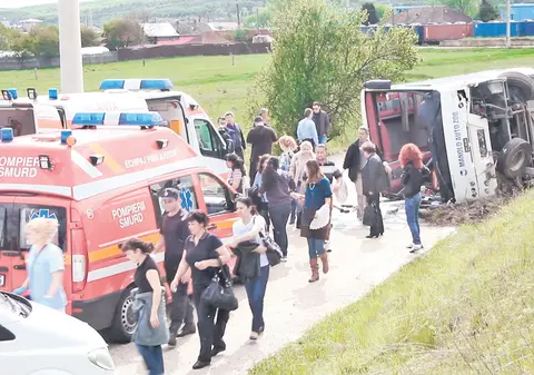 32 de oameni, răniţi din cauza unei gropi?