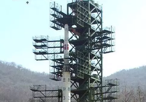 Eşec: Coreea de Nord a lansat racheta care transporta un satelit pe orbită, dar aceasta s-a dezintegrat