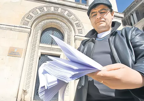 După petiţia iniţiată de ziarul Libertatea, Consiliul Concurenţei anchetează preţul carburanţilor