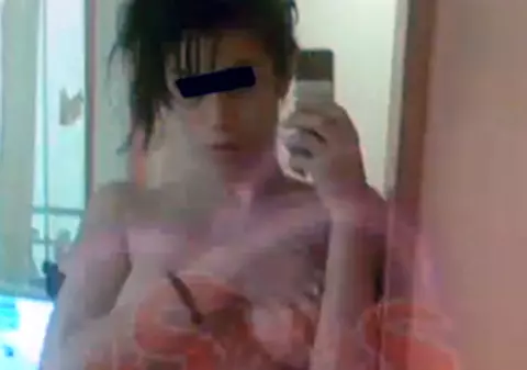 Soţia lui Pepe, complet goală | FOTO