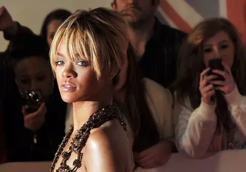 Rihanna: "Nu sunt controversată, dar mai întrec uneori limitele"