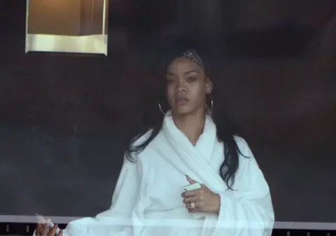 Aşa sunt făcute pozele pe care Rihanna le pune pe Twitter | FOTO