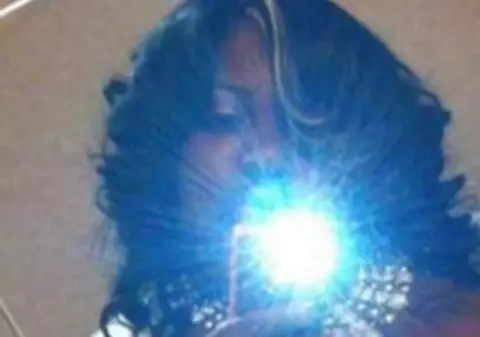 TE VA ORIPILA! Măreşte imaginea să vezi cât de GROTESC arată această mireasă | FOTO