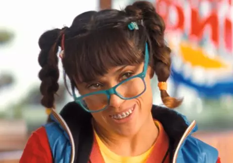 Una dintre cele mai frumoase actrițe, transformată în Betty cea urâtă. O recunoști? | FOTO