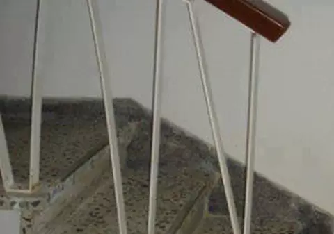 Nu coborî NICIODATĂ în fugă aceste scări! Te vei izbi în plin de cea mai cruntă prostie!